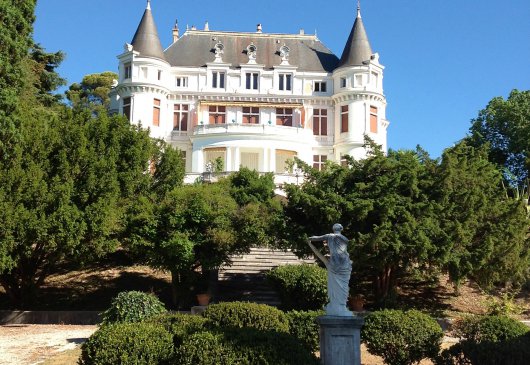 Castle life on the side of blue