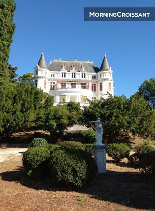 Castle life on the side of blue