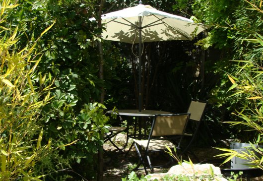 2 rooms with a garden near the sea