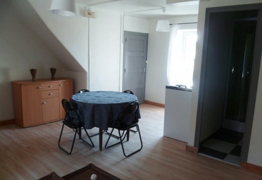 LONS LE SAUNIER, nice quiet studio