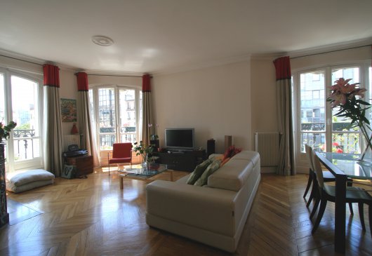 3 BR Haussmann flat - near Paris 17
