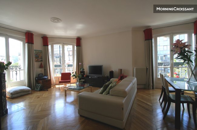 3 BR Haussmann flat - near Paris 17