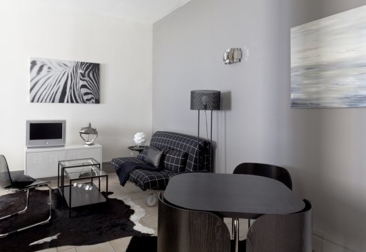 Window on Court Lyon Part-God