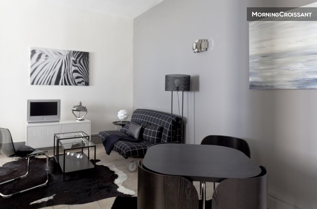 Window on Court Lyon Part-God