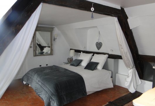 Large studio at the gates of Paris