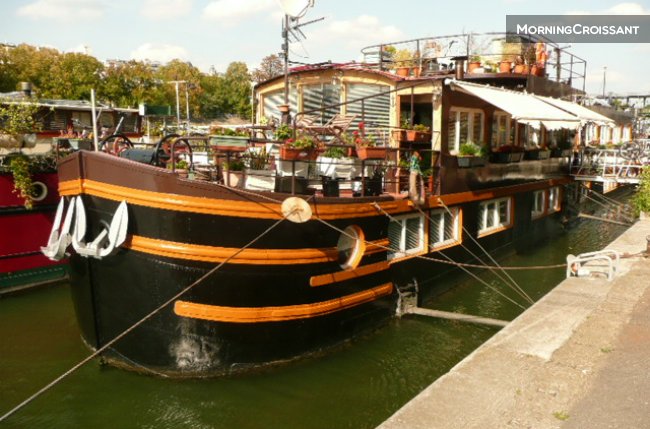 10 sleep on a barge - Eiffel Tower