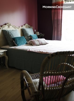 Comfortable room in Ecully