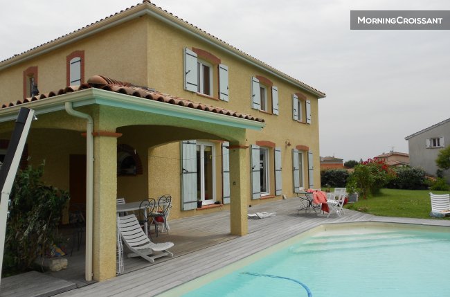 Spacious room in large house