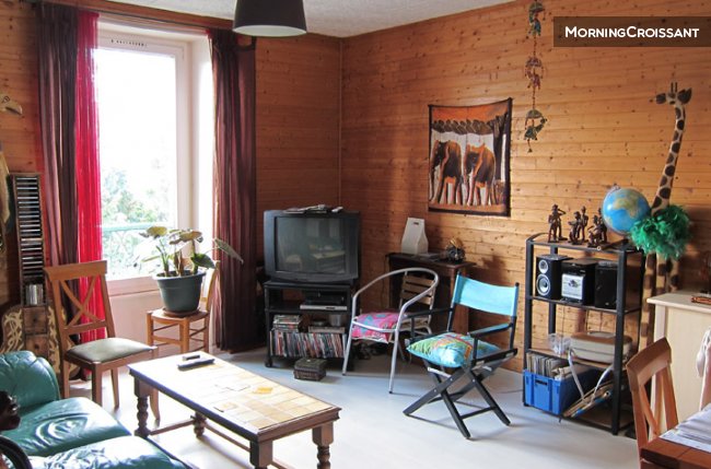 Large bright room centre vil