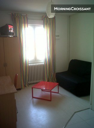 Studette was rent in the month