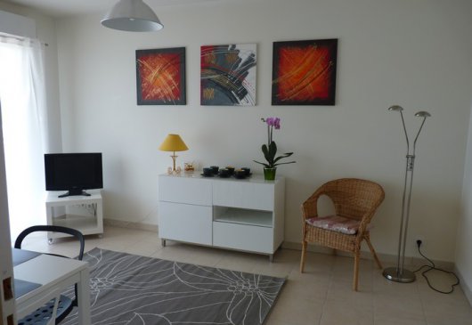 2 air conditioned rooms with swimmi...