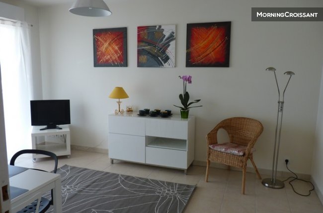 2 air conditioned rooms with swimmi...