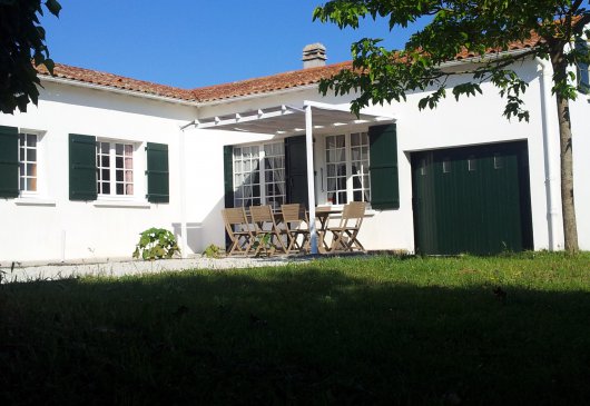 House large lot 100 m Beach