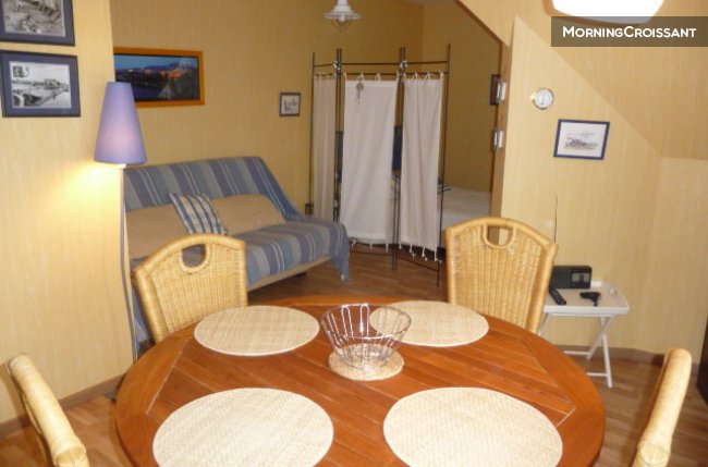 Apartment facing the sea