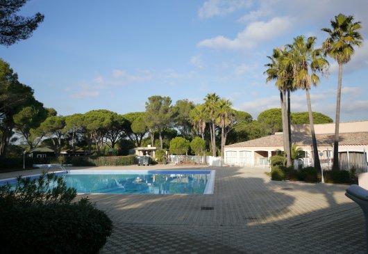 Studio with pool 5km from the sea