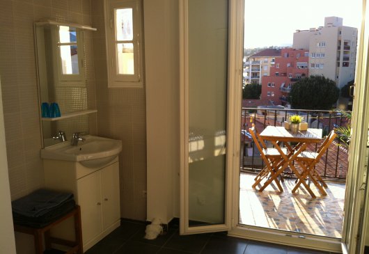 Sunny 2 rooms, heart of Nice