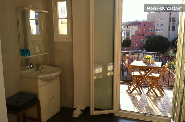 Sunny 2 rooms, heart of Nice