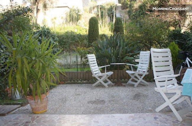 5 minutes walk to sea with garden 