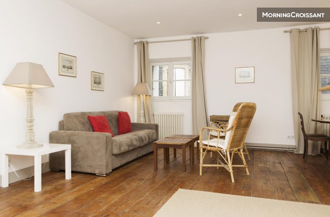 Charming apart in old Bordeaux