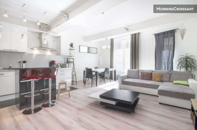 Apt contemporary historical Centre