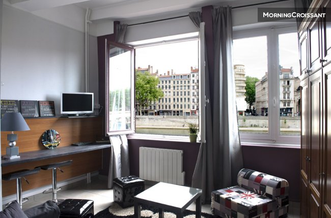 Bright studio in Lyon, Saône view