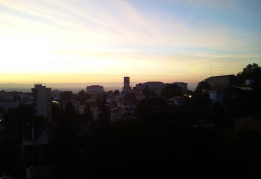 Room furnished with Lyon 5 views