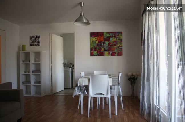 Close to Jardin Public, studio