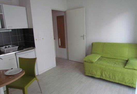 Idealy located studio - République