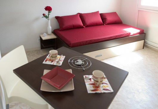 Fully furnished studio close Metro