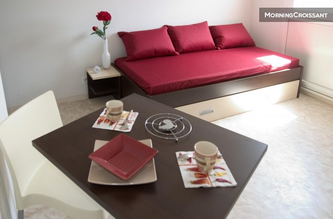 Fully furnished studio close Metro