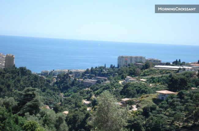 Flat overlookink the sea