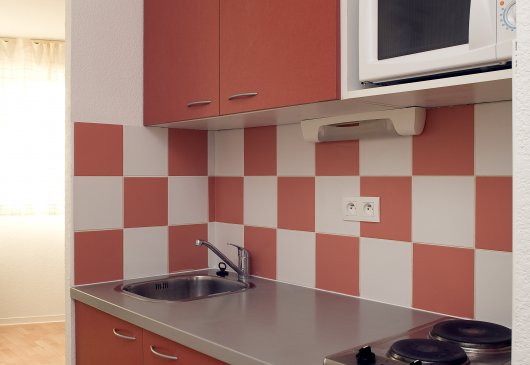 Ideally positioned equipped Studio