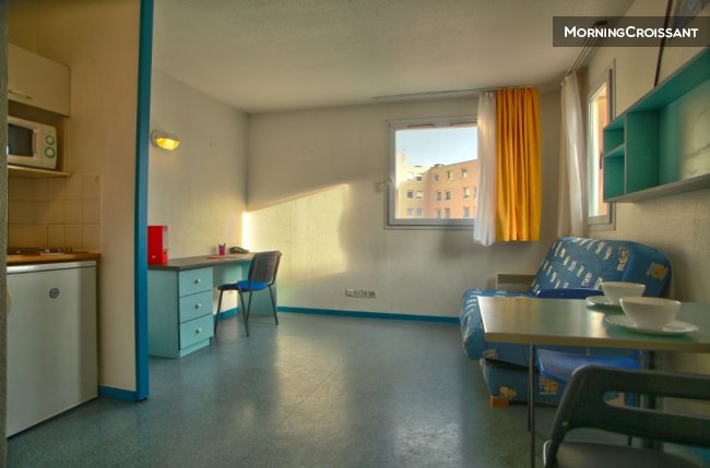 Studio furnished near the port