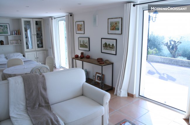 Studio quiet standing pool