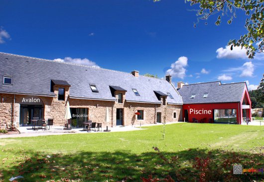 Gite calm with heated swimming pool