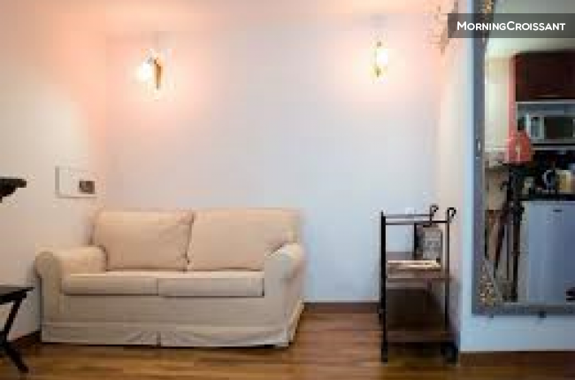 Amélie at Montmartre studio