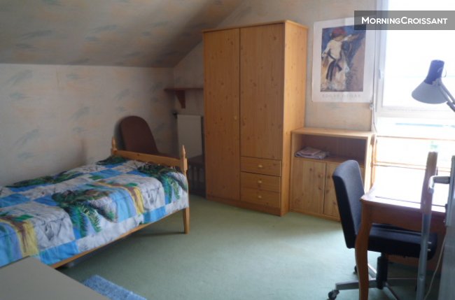 Room + Equipped Kitchenette