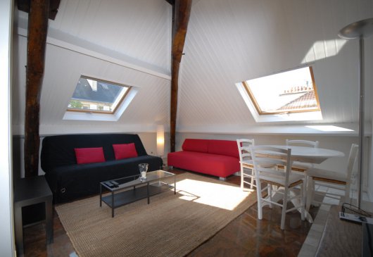 Top floor near MONTMARTRE PARIS