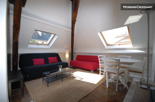 Top floor near MONTMARTRE PARIS