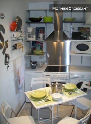 Nice port, studio in building 