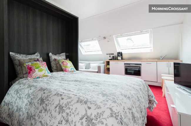 Charming studio Eiffel Tower