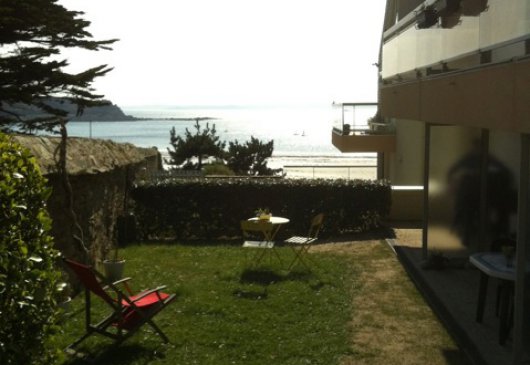 T1 bis feet in the water