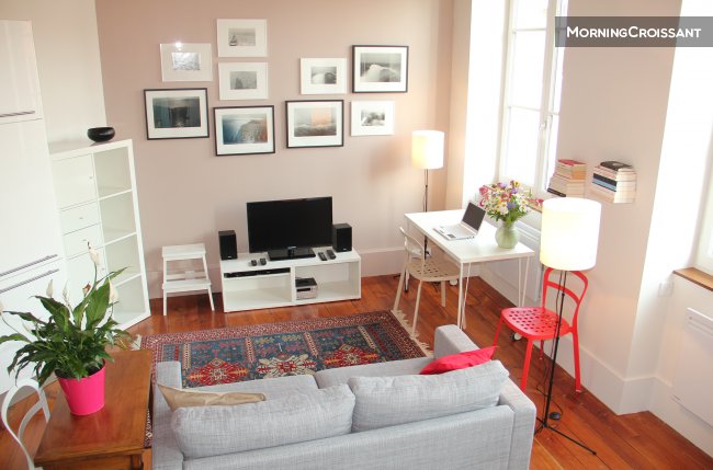 Central and quiet large studio     ...