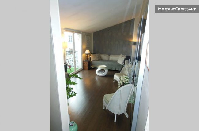 1BR in Marais with balcony 