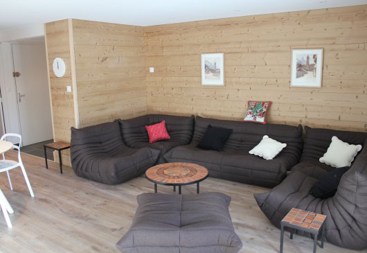 LARGE FULLY RENOVATED APARTMENT