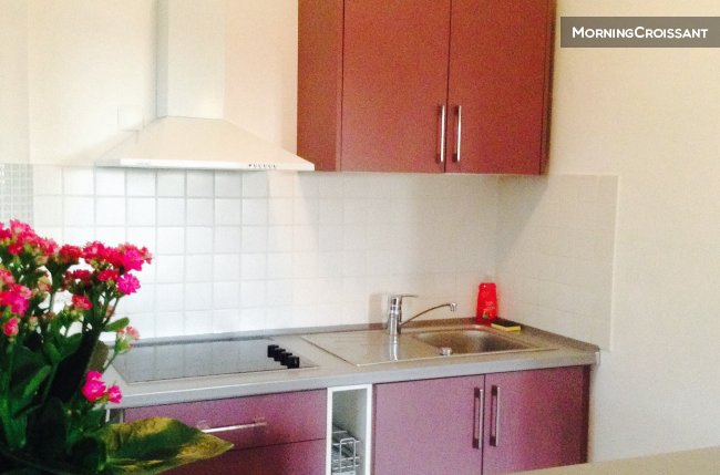 Sunny studio flat parking and beach