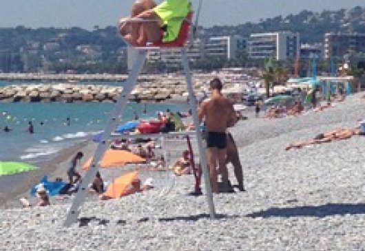 F2 very close to beaches, calm