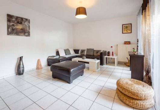 Nice apt, garden, close to Lyon