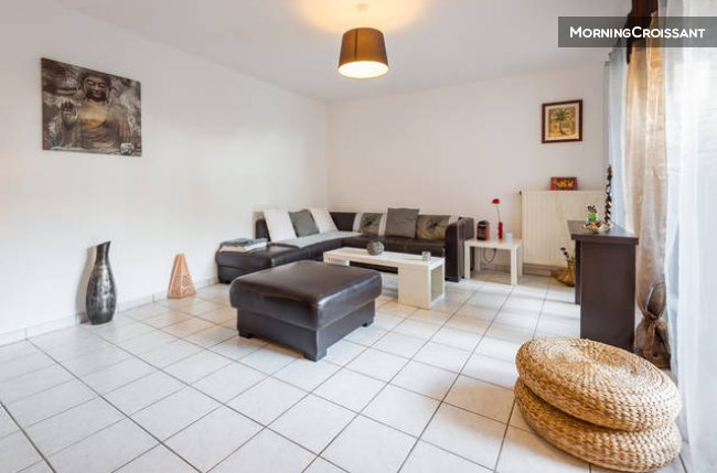 Nice apt, garden, close to Lyon