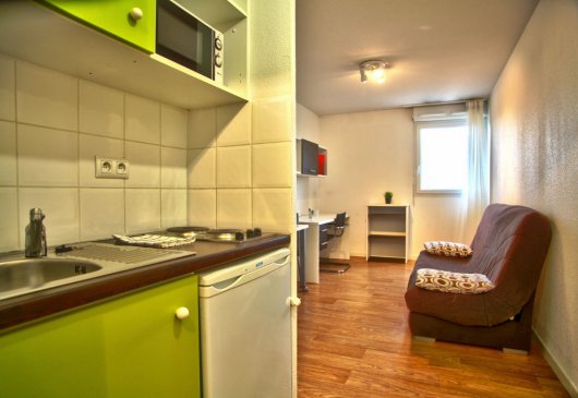 Nice studio, Ideally located 3rd ar